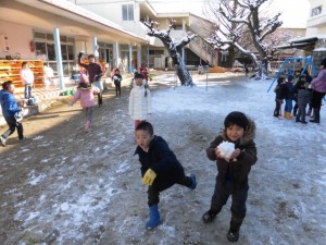 雪遊び (1)