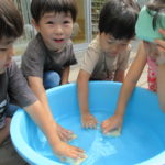 ことり組　高野豆腐で感触遊び　6月17日（金）