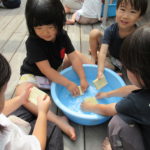 ことり組　高野豆腐で感触遊び　6月17日（金）