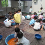 ことり組　高野豆腐で感触遊び　6月17日（金）