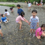 ひかり組　6月８日㈭川あそび　6月14日㈬平安騎馬隊　乗馬体験